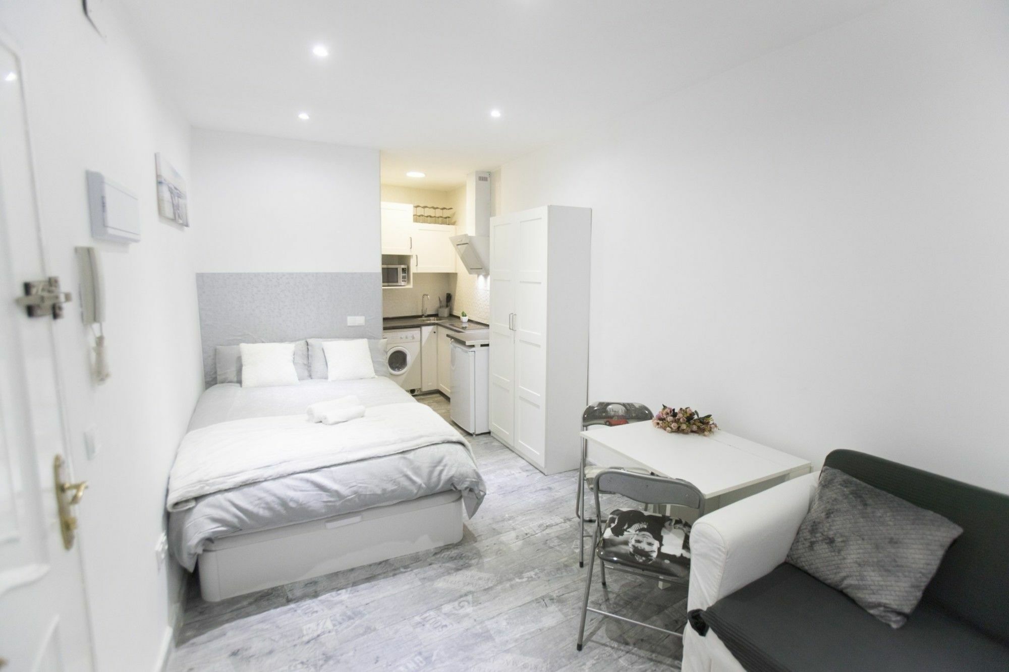 Forever Young Apartments Mediodia มาดริด ภายนอก รูปภาพ